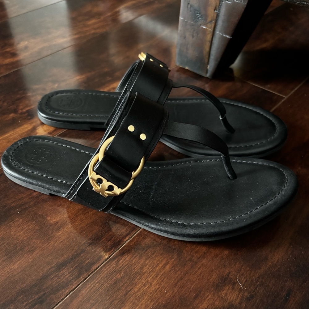 Tory Burch Women’s Marsden Black Flat Thong Sandal with Gold Accents Size 7